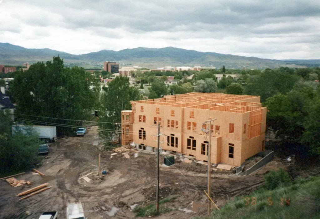 2006_ANNIVERSARYINNBOISE_0003_a-ezgif.com-jpg-to-webp-converter